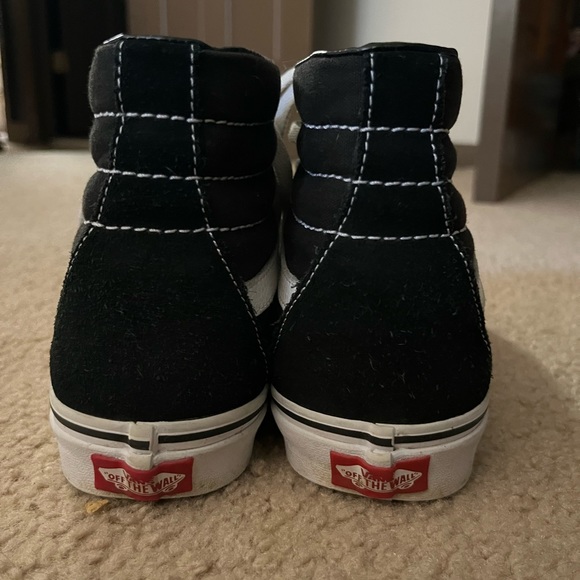 Women’s size 8 (men’s 6.5) high top vans - Picture 3 of 7